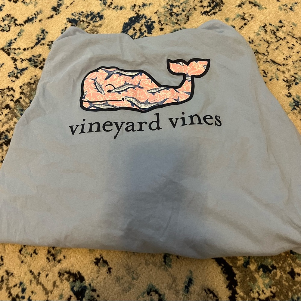 Vineyard Vines long sleeve hooded tshirt- small